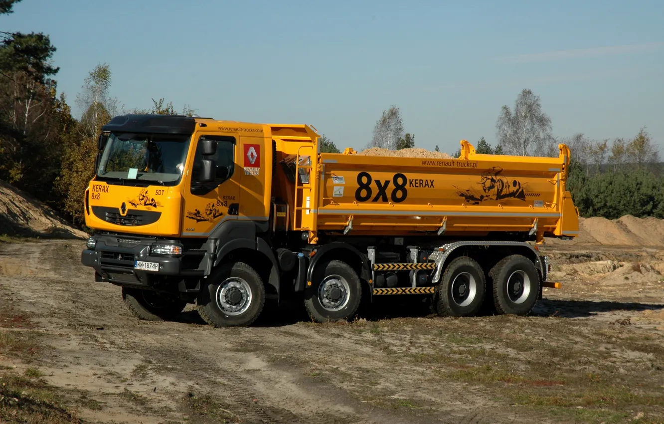 Фото обои оранжевый, грузовик, Renault, сбоку, 8x8, самосвал, четырёхосный, Renault Trucks