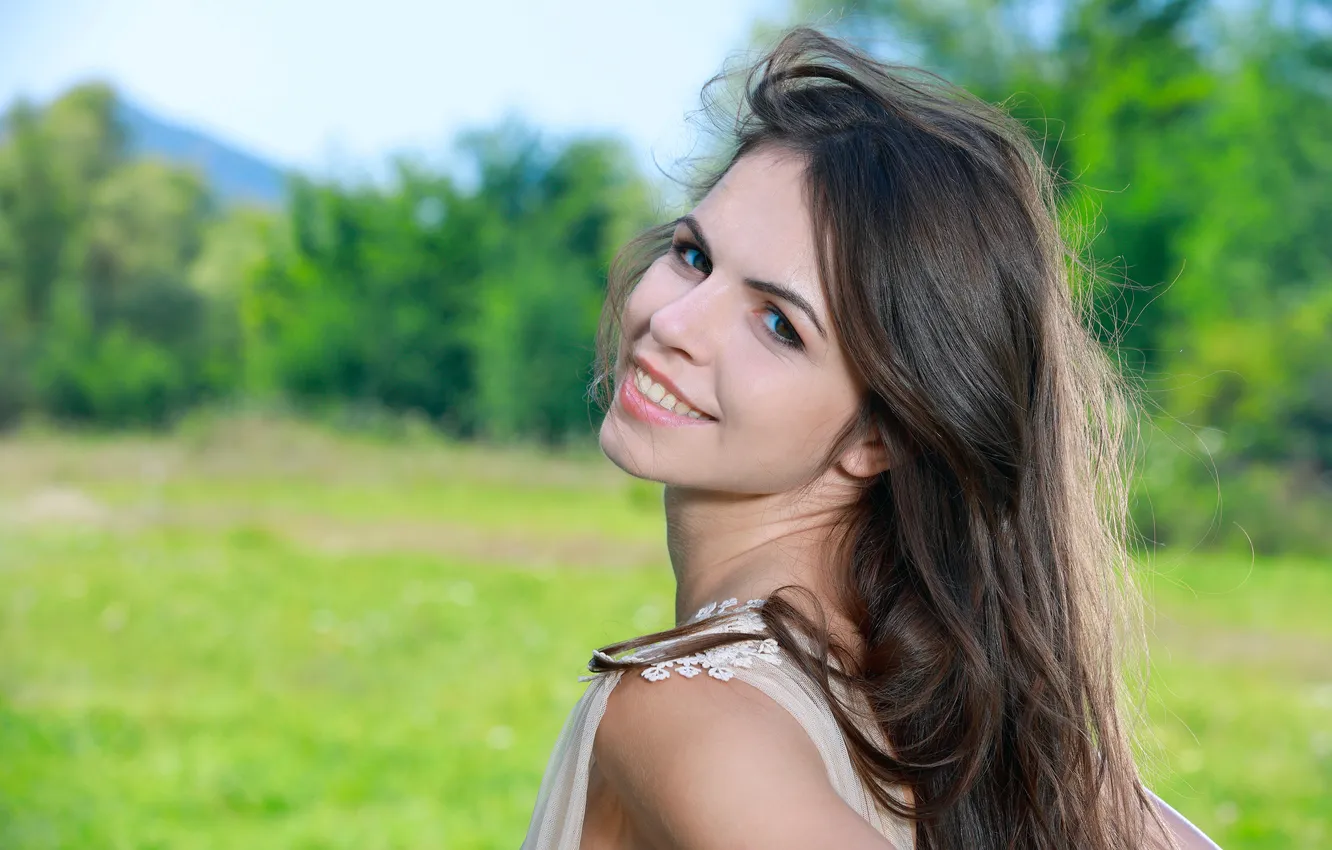 Фото обои long hair, model, brunette, gorgeous, posing, beautiful face, outdoors, pretty eyes