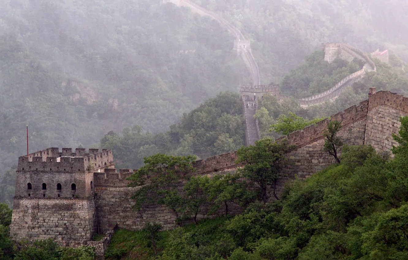 Фото обои зелень, деревья, туман, китайская стена