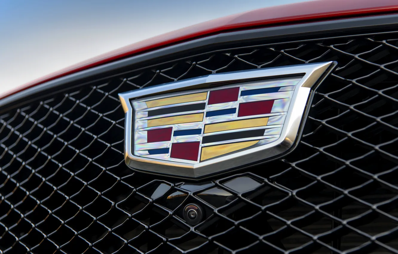 Фото обои красный, Cadillac, эмблема, решётка, седан, четырёхдверный, 2020, CT5-V