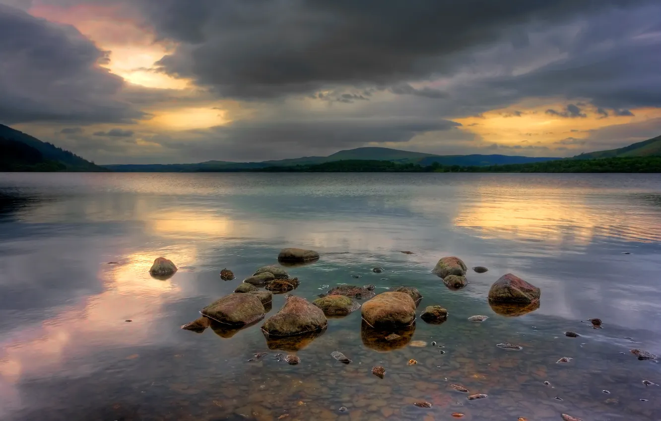 Фото обои море, небо, озеро, отражение, камни, водойом