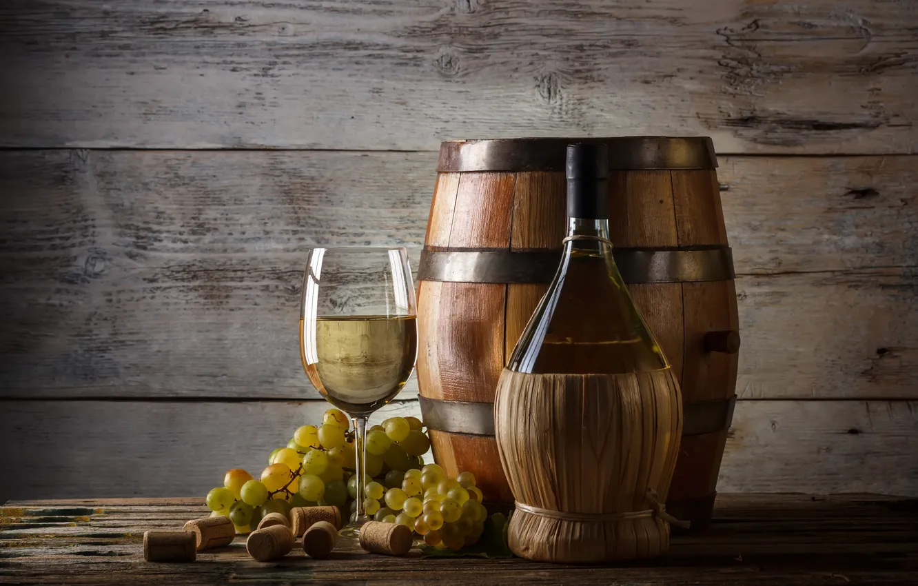 Фото обои вино, белое, бокал, бутылка, виноград, пробки, грозди, бочонок
