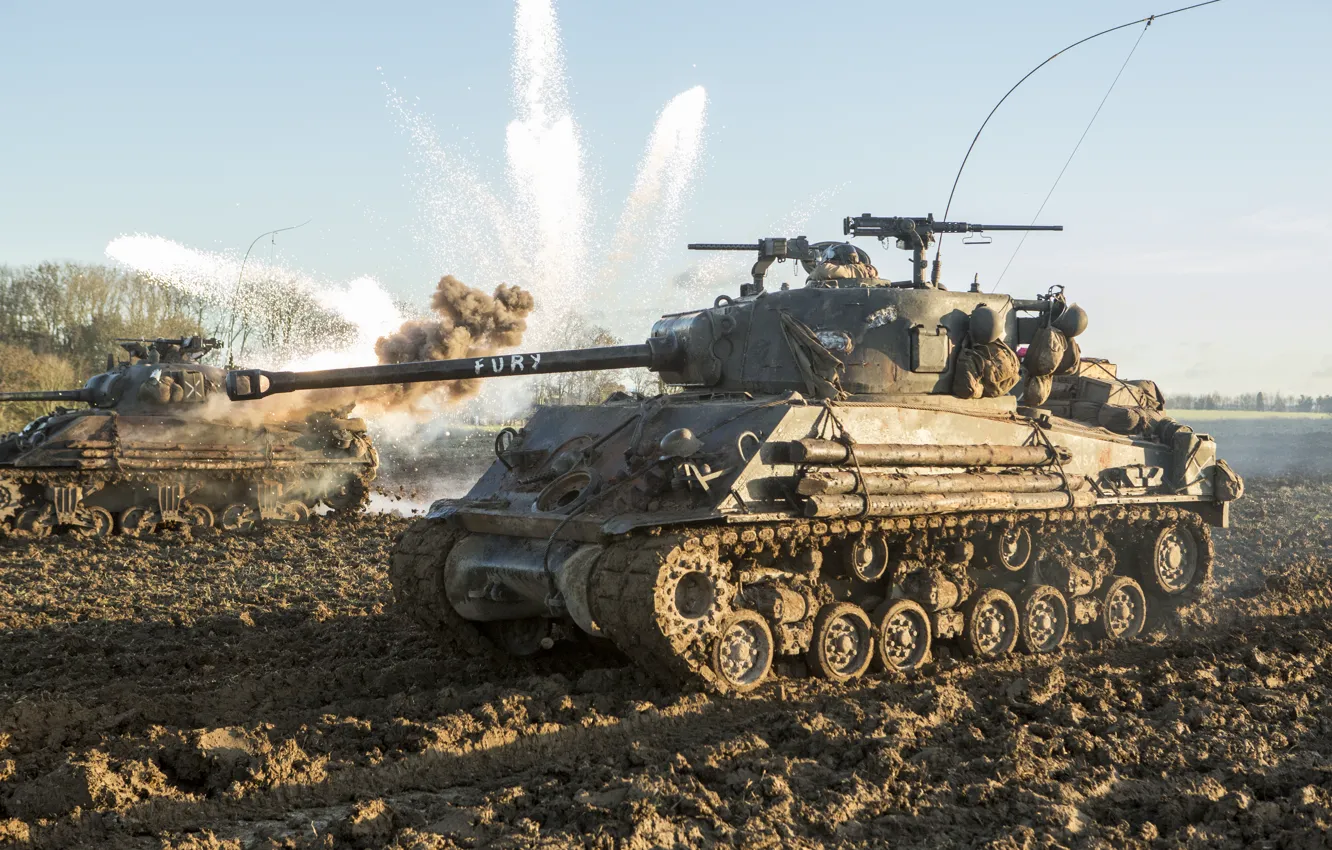 Фото обои поле, бой, грязь, танк, M4 Sherman, Fury, «Ярость»