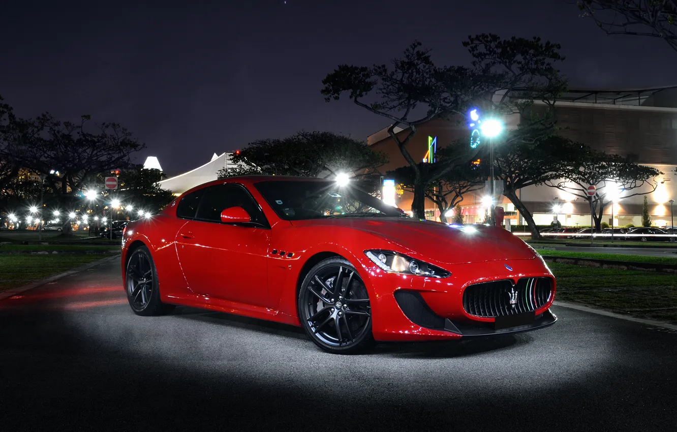 Фото обои Maserati, light, red, night, front, street, granturismo, mc stradale