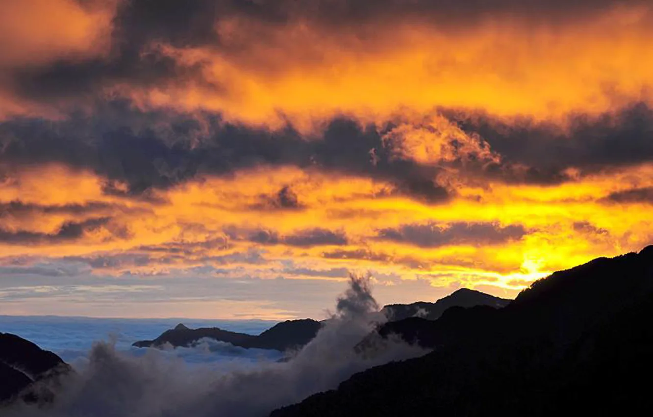 Фото обои Clouds, Sun, Sunrise, Mountains, top, Ocean, views, ridges