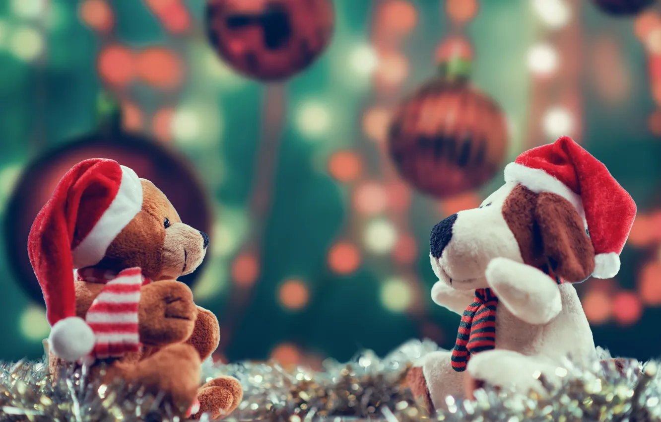 Фото обои Рождество, Новый год, медвежонок, мишура, собачка, плюшевые игрушки