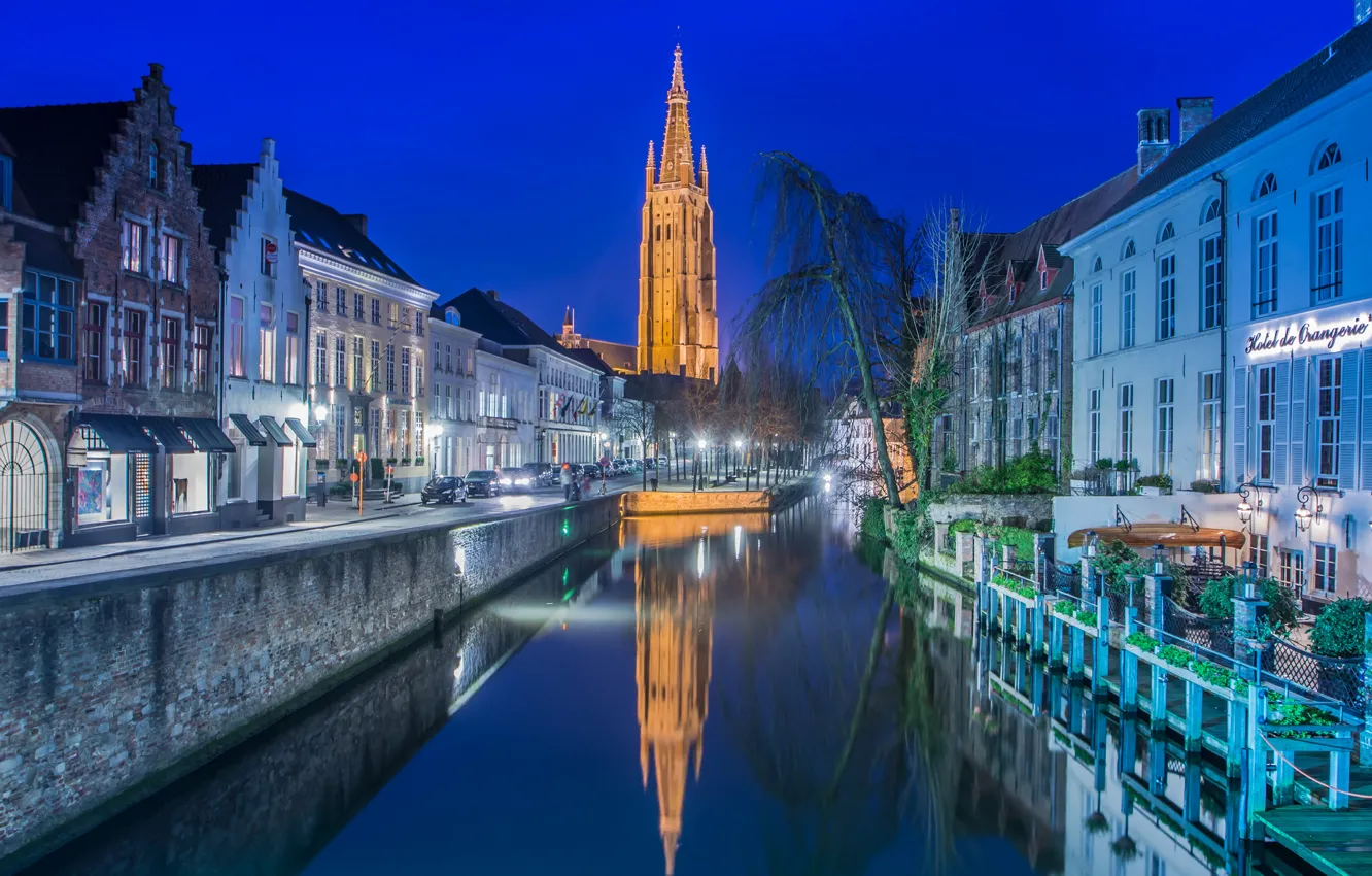 Фото обои ночь, огни, башня, дома, церковь, канал, Бельгия, Брюгге