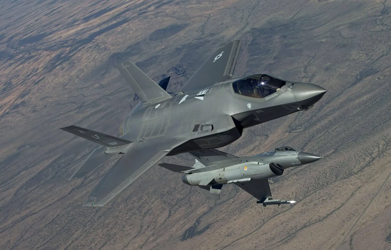 Фото обои земля, истребители, полёт, F-16, Fighting Falcon, Lightning II, F-35