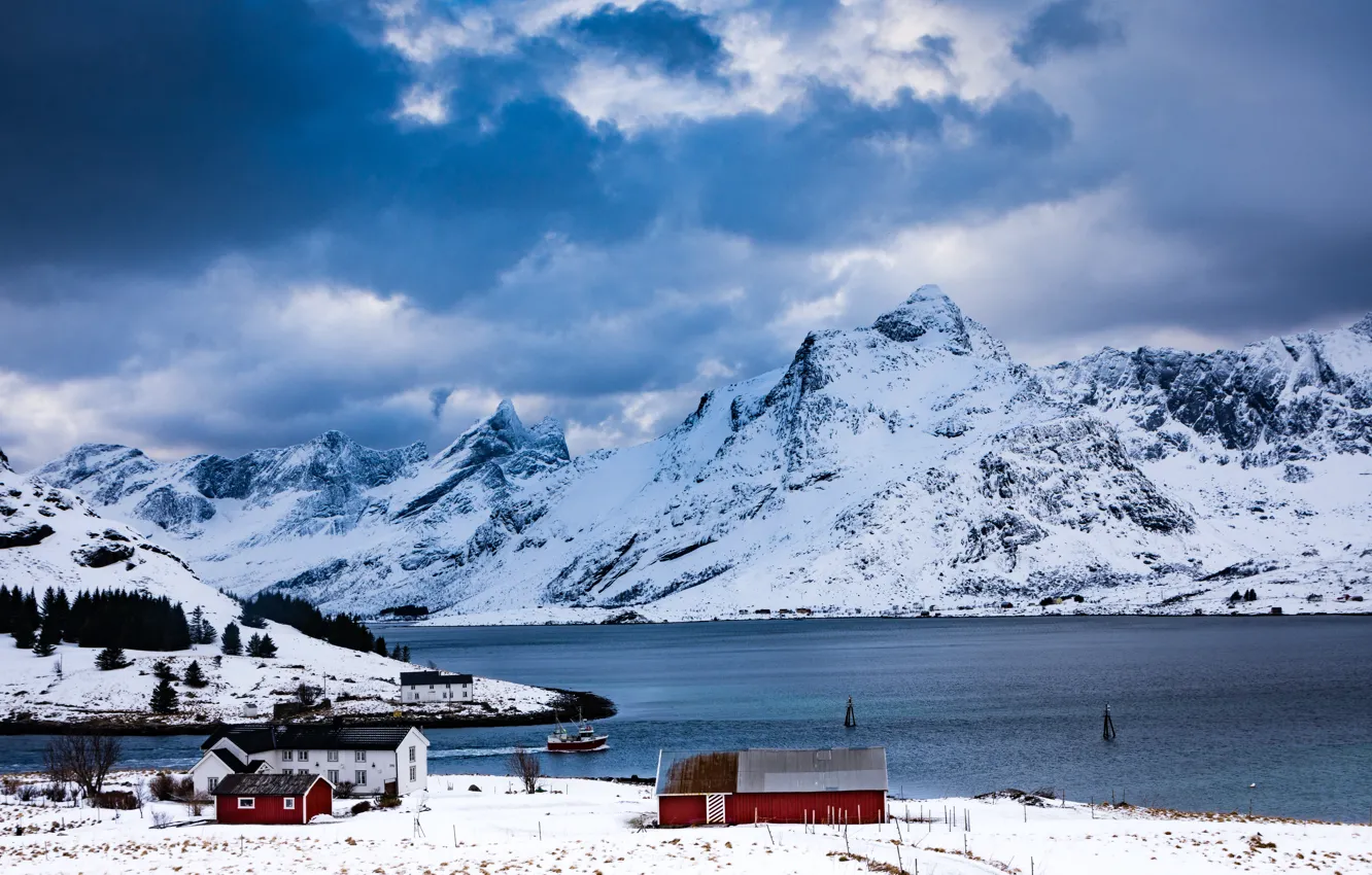 Фото обои зима, небо, облака, снег, горы, синева, скалы, берег