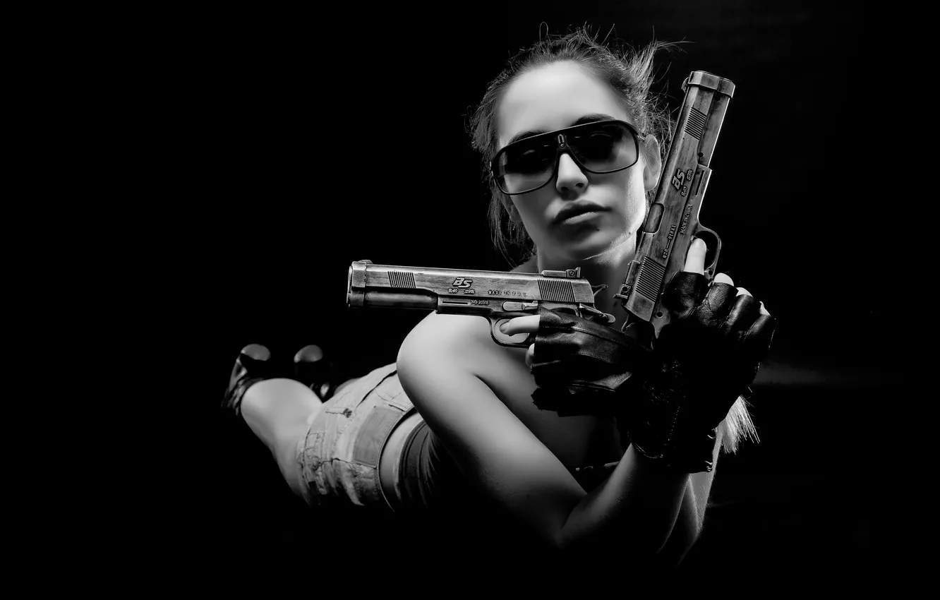 Фото обои guns, woman, pose, sunglasses