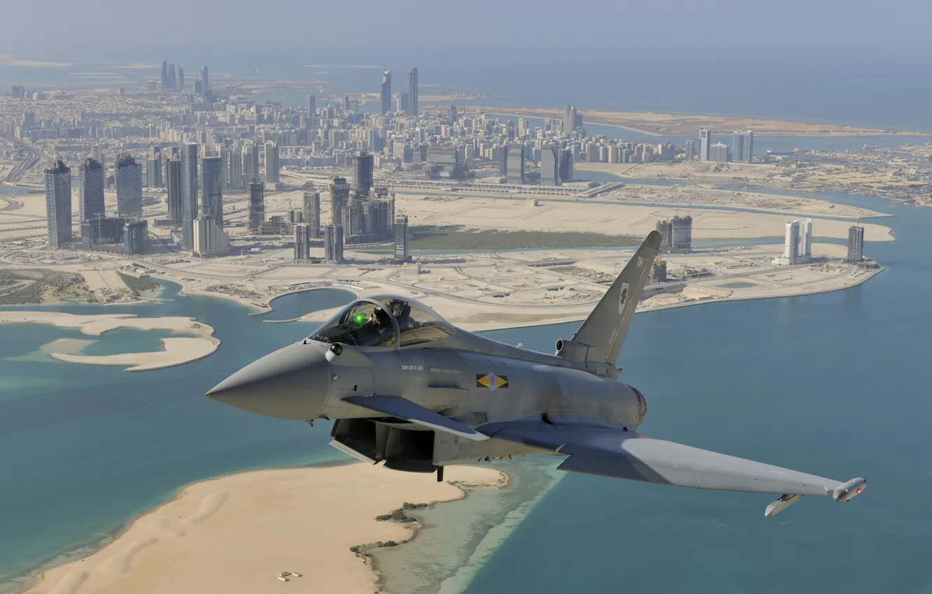 Фото обои полет, город, истребитель, Дубай, многоцелевой, Eurofighter Typhoon