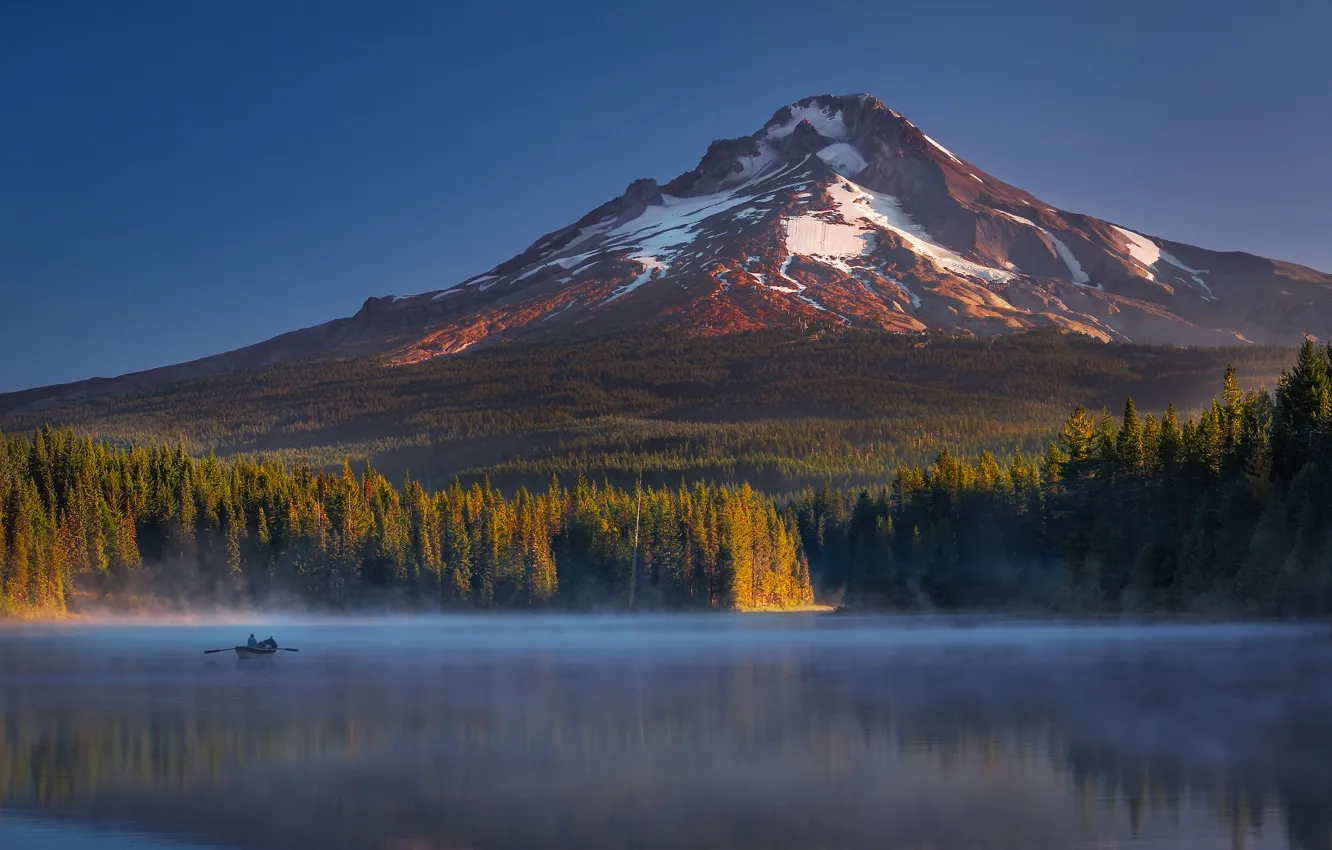 Фото обои осень, лес, свет, озеро, лодка, человек, гора, Орегон