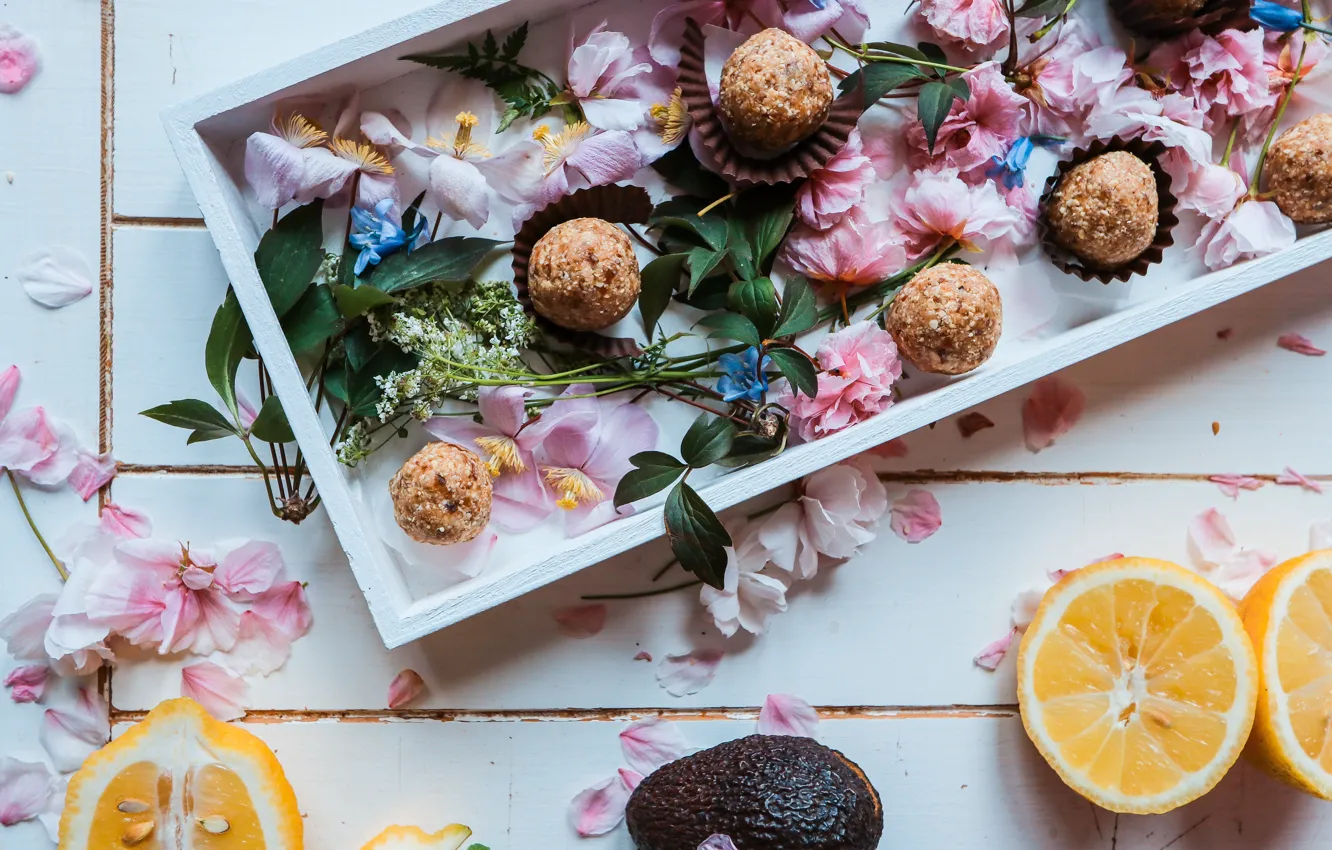 Фото обои цветы, лимон, коробка, wood, dessert, конфеты, шоколад