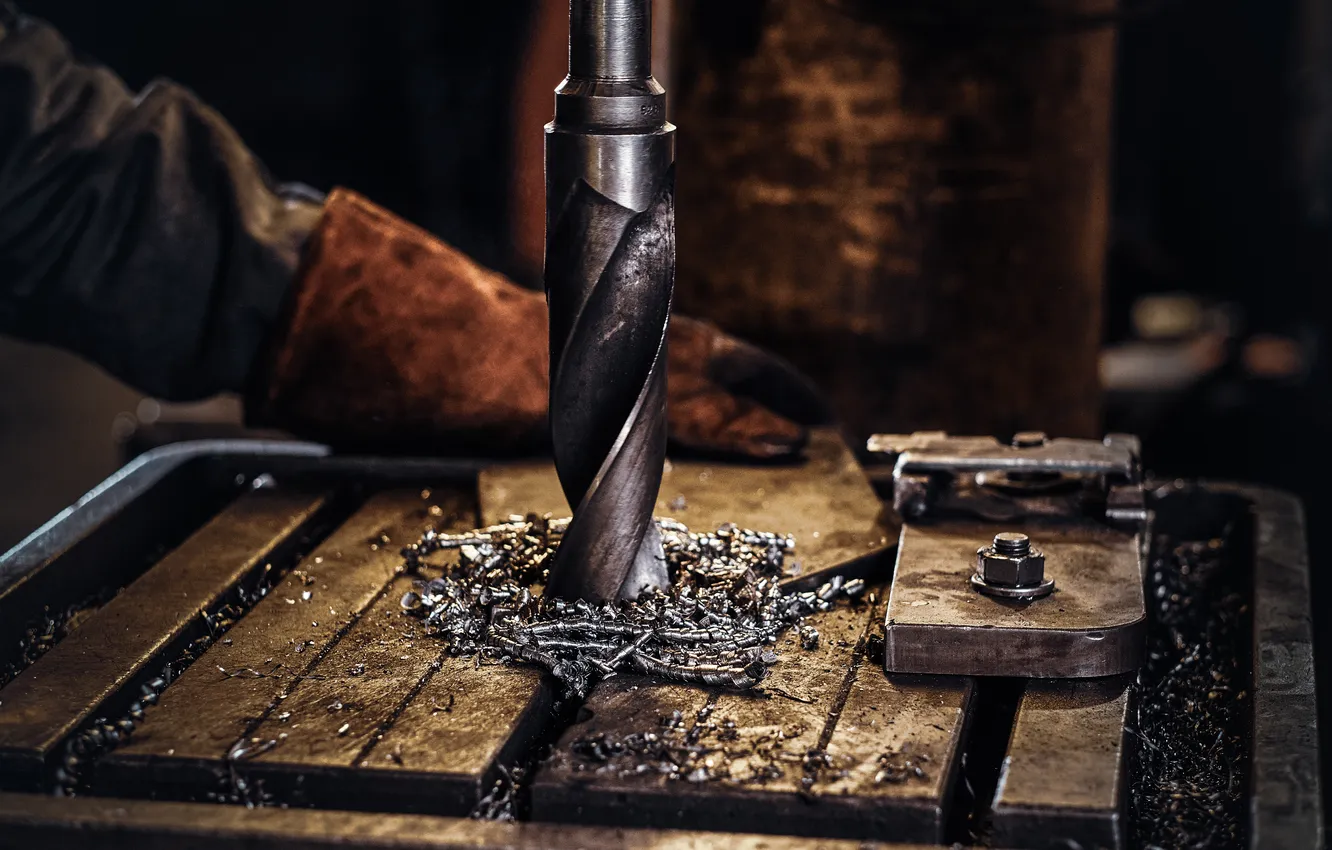 Фото обои metal, hole, gloves, bit, drill