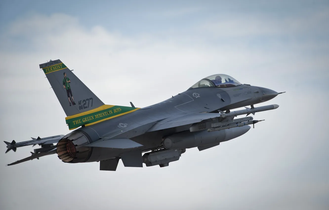 Фото обои Истребитель, USAF, Пилот, F-16 Fighting Falcon, Кокпит, ПТБ, AIM-120 AMRAAM