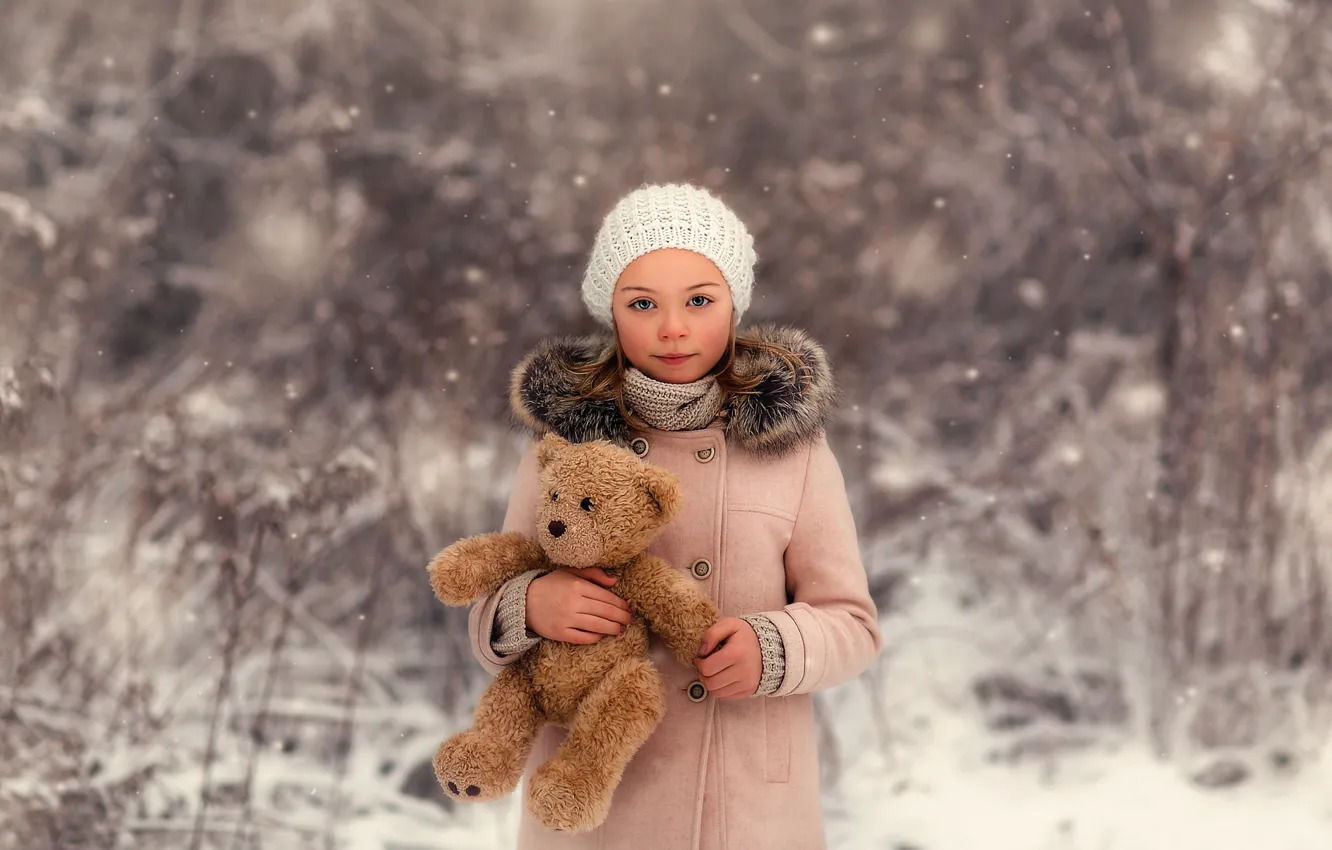 Фото обои снег, мишка, девочка, прелесть, Lorna Oxenham, Winter Beauty
