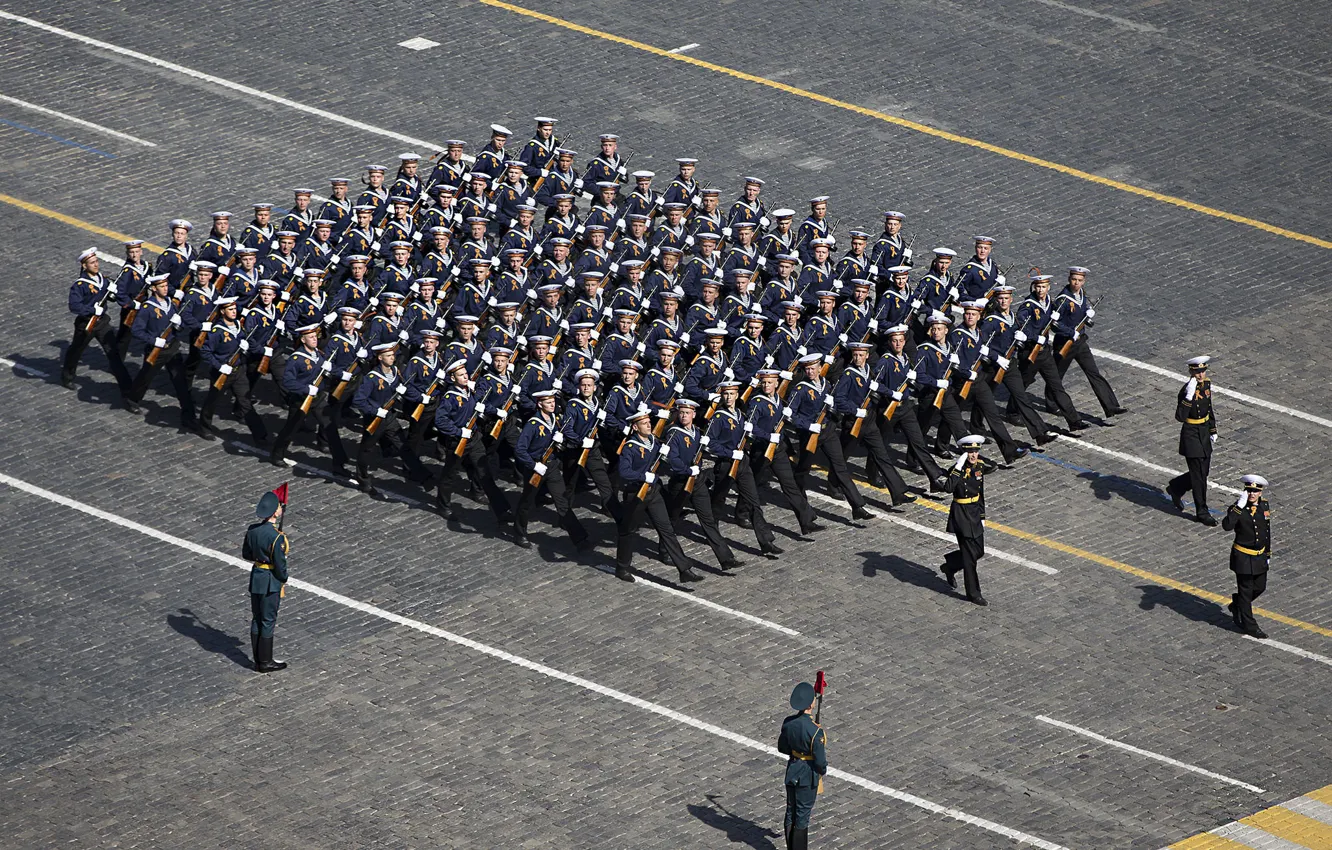 Фото обои праздник, день победы, форма, парад, моряки, красная площадь, марш