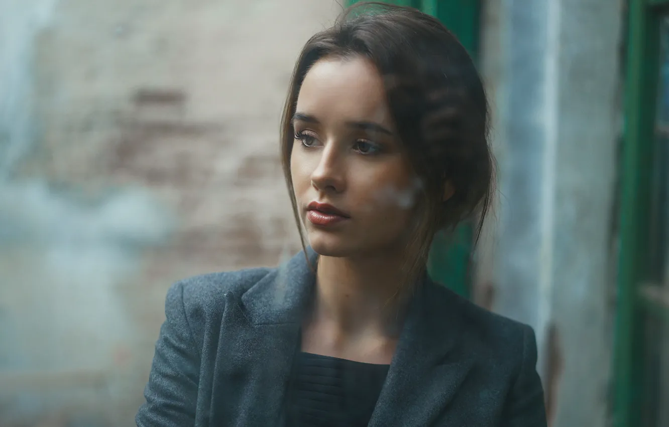 Фото обои взгляд, стекло, девушка, фото, модель, красивая, пиджак, DAVID MAS