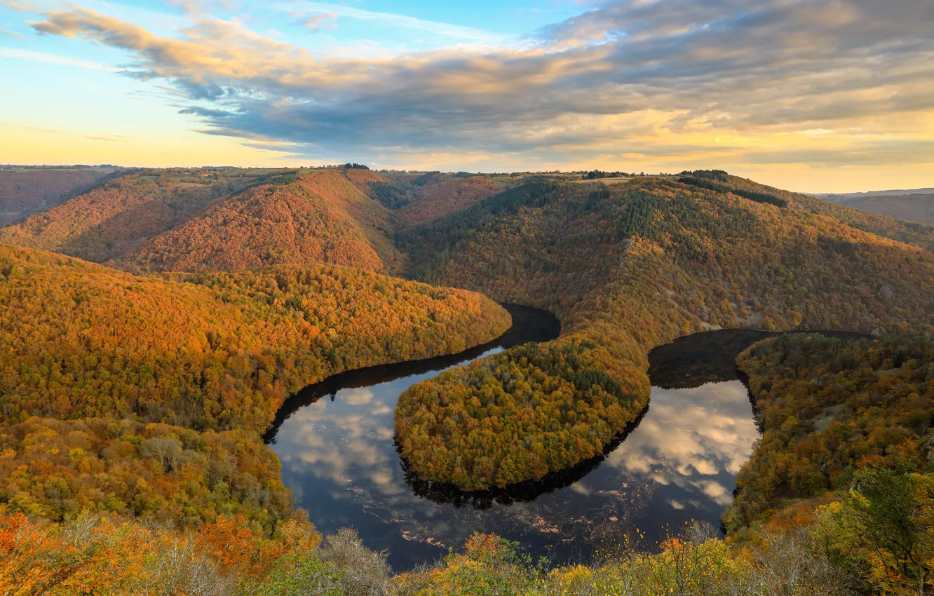 Фото обои осень, лес, река, холмы, Франция, берега, меандр Кёй, река Сиуль