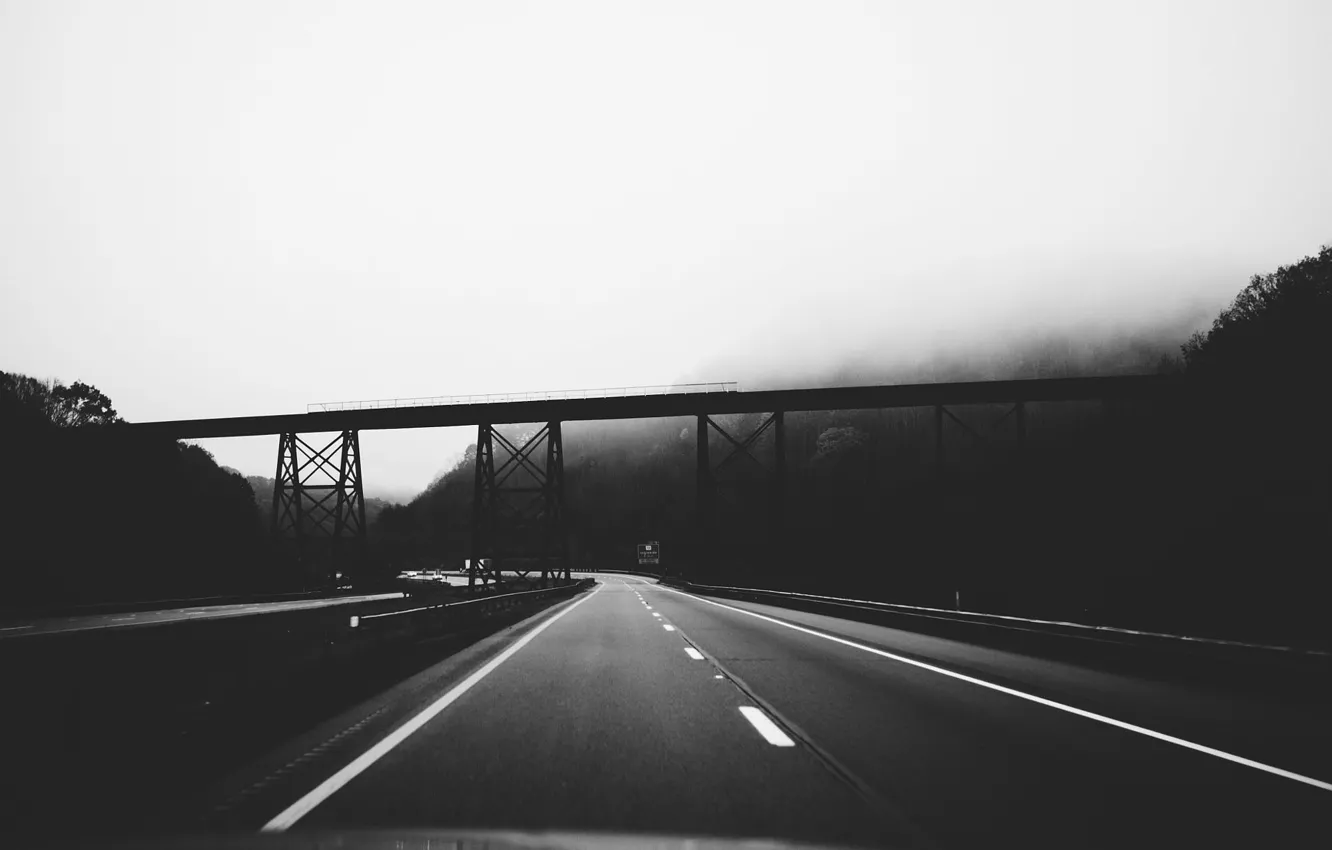 Фото обои дорога, мост, туман, черно-белое, Fuji