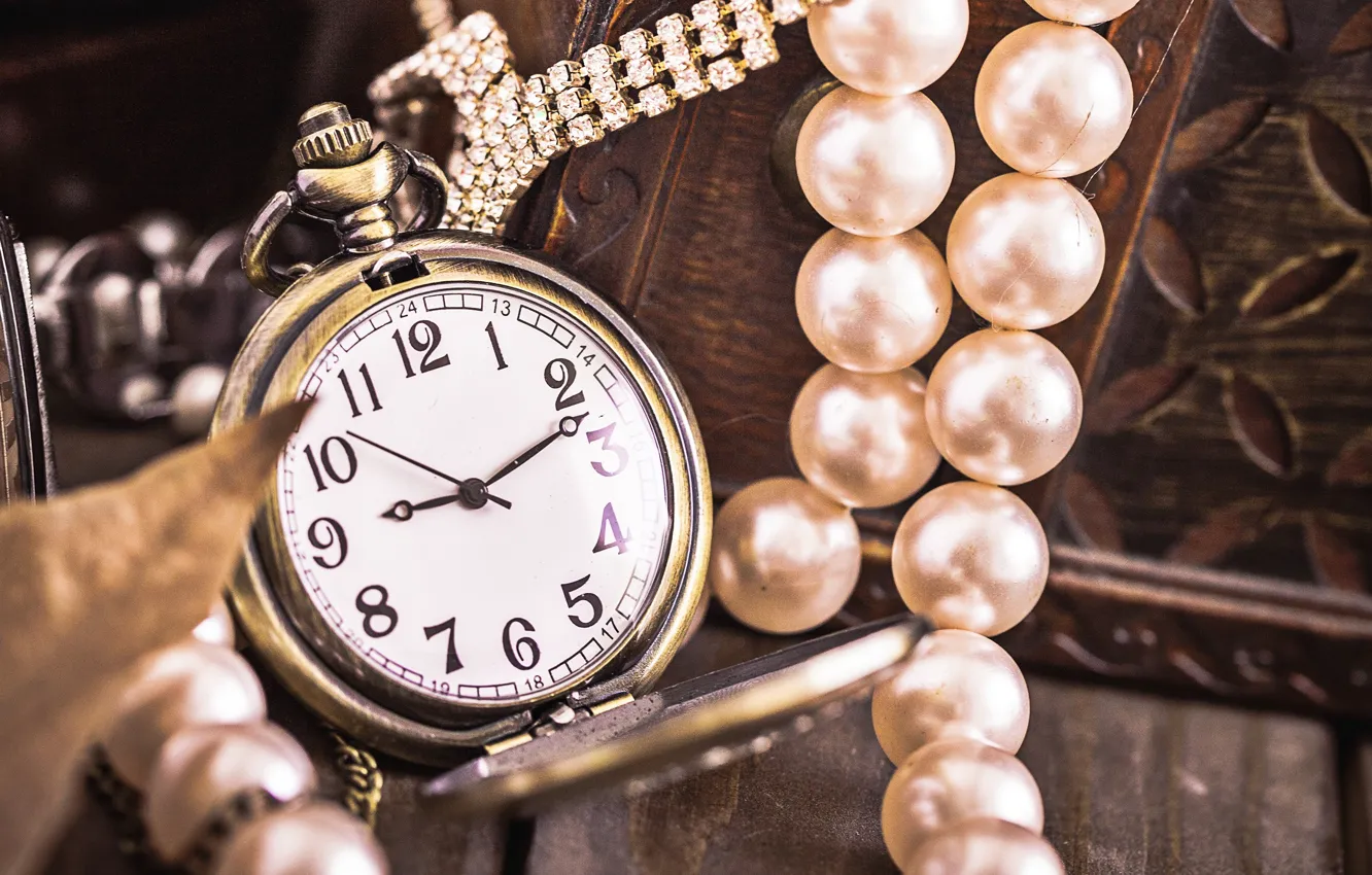 Фото обои украшения, время, часы, жемчуг, циферблат, карманные часы, резная шкатулка
