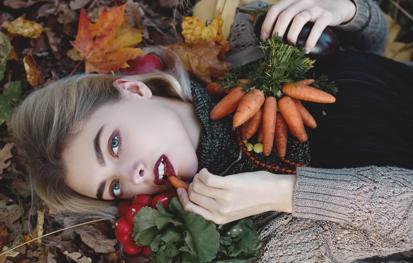 Фото обои осень, девушка, макияж, урожай, губки, овощи, морковь, редис