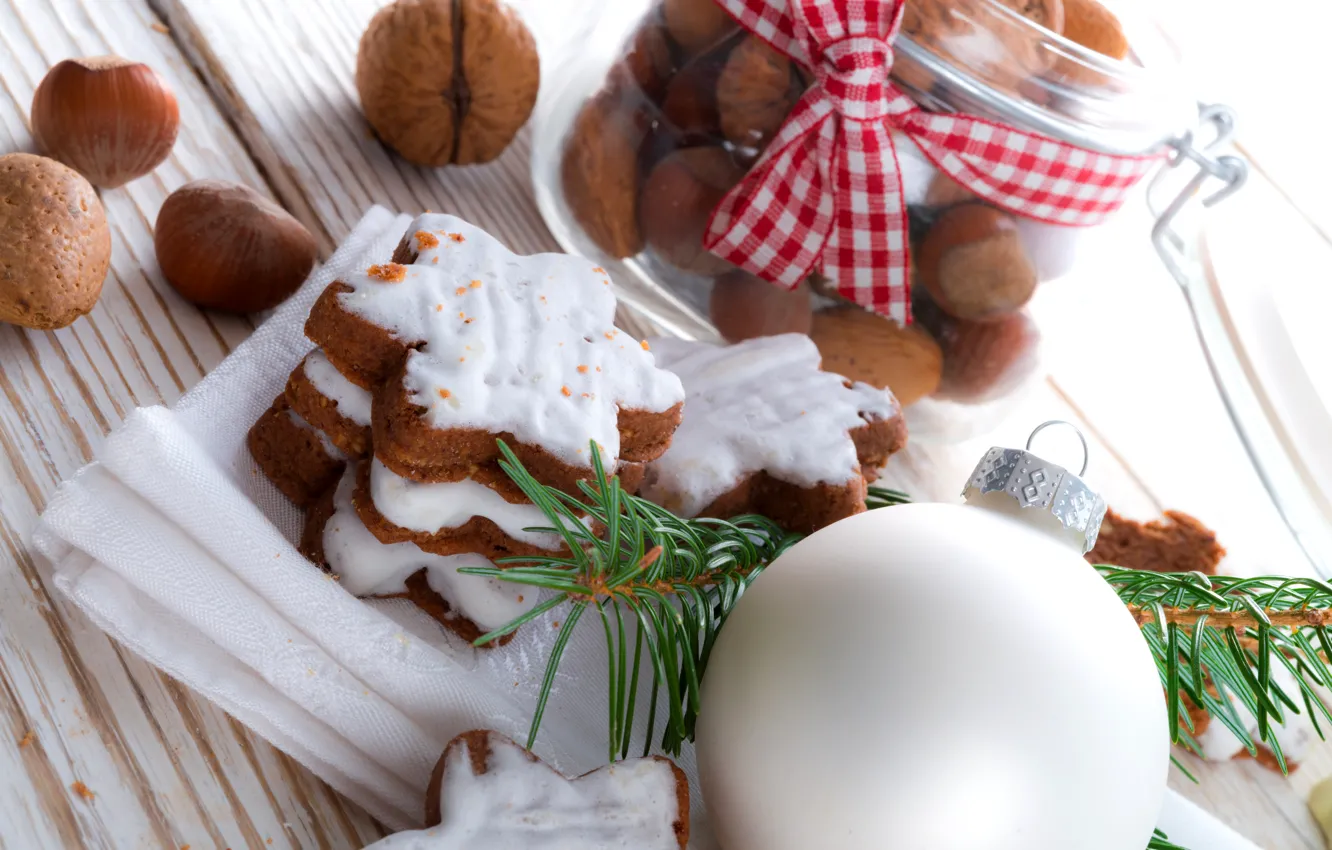 Фото обои зима, белый, еда, шарик, печенье, орехи, звездочки, десерт