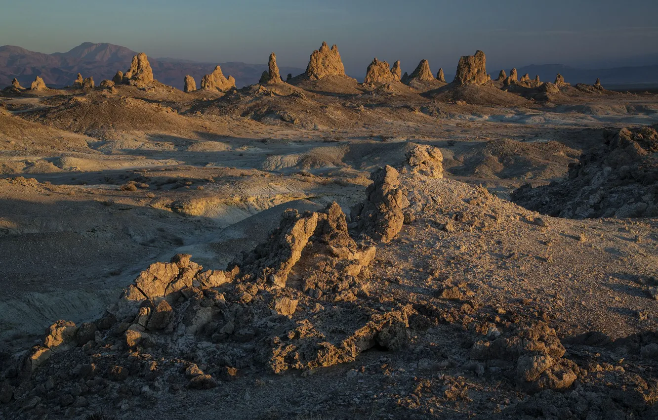 Фото обои небо, горы, природа, скалы, Калифорния, Trona Pinnacles, CША