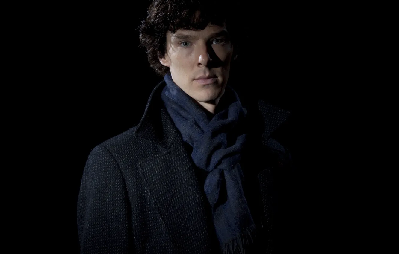 Фото обои Шерлок Холмс, чёрный фон, Бенедикт Камбербэтч, Sherlock, Шерлок, Sherlock BBC, Sherlock (сериал)