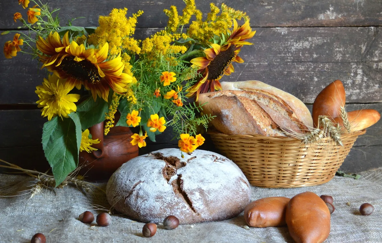 Фото обои подсолнухи, хлеб, орехи, натюрморт, фундук, пирожки, бархатцы, рудбекия