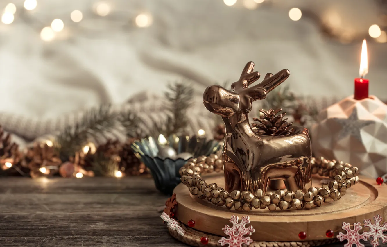 Фото обои снежинки, свеча, олень, Рождество, Новый год, шишка, декорация, бубенчики