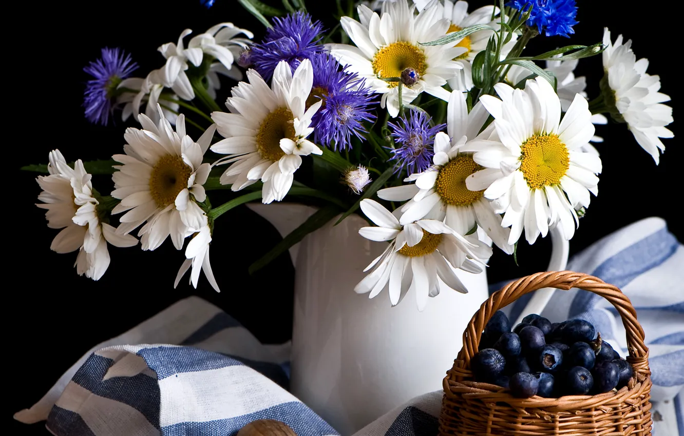 Фото обои цветы, ягоды, ромашки, ваза, натюрморт, Anna Verdina