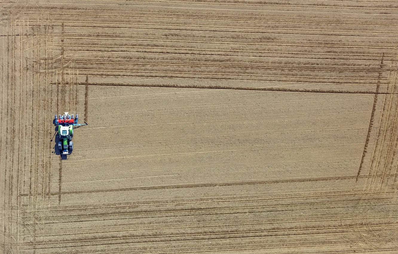 Фото обои поле, трактор, пашня