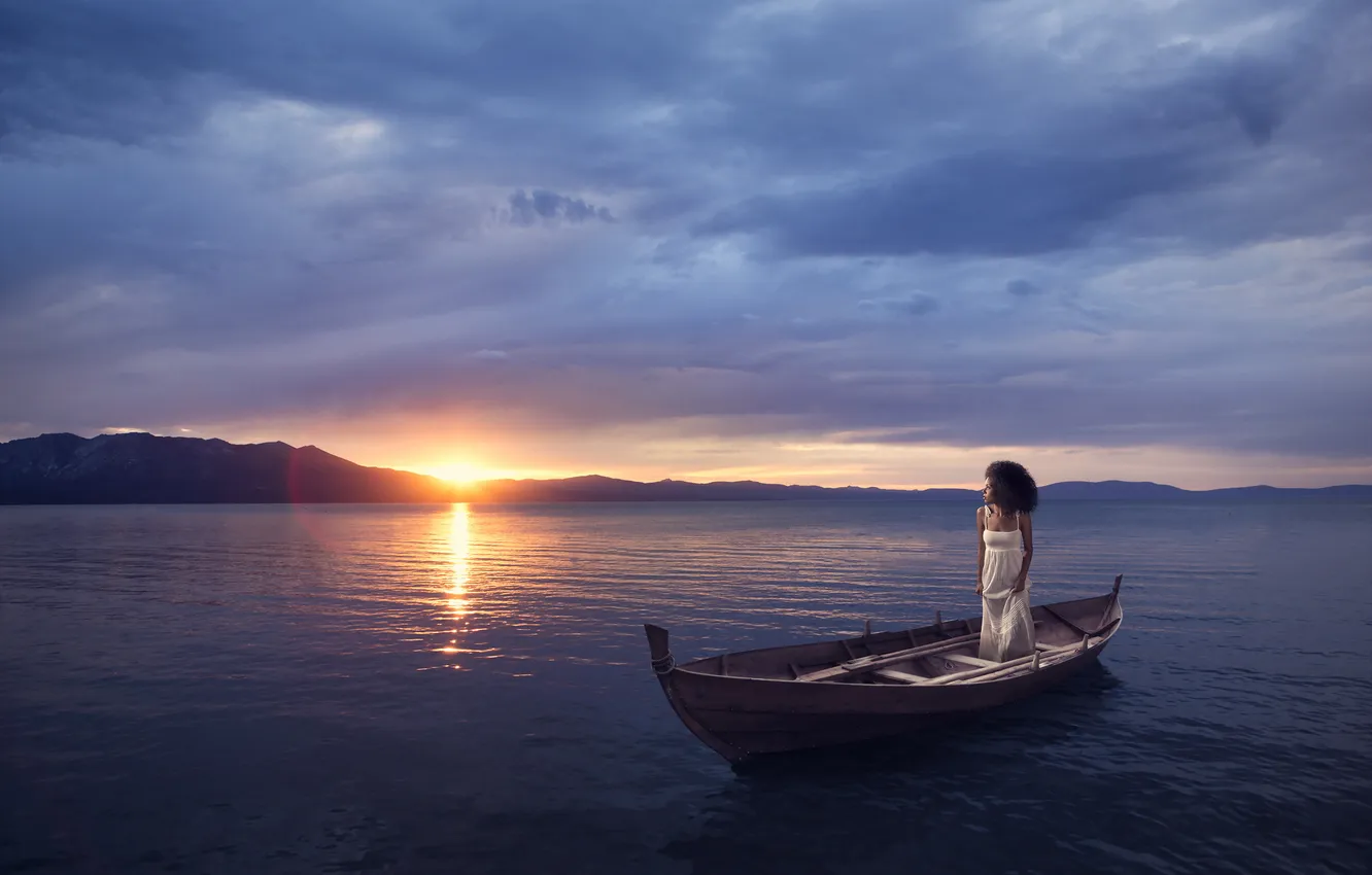 Фото обои море, девушка, закат, лодка