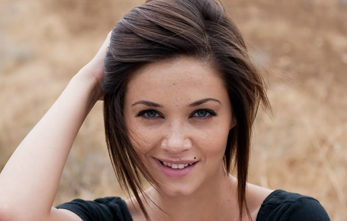 Фото обои girl, woman, eyes, smile, pretty, face, hair, brunette