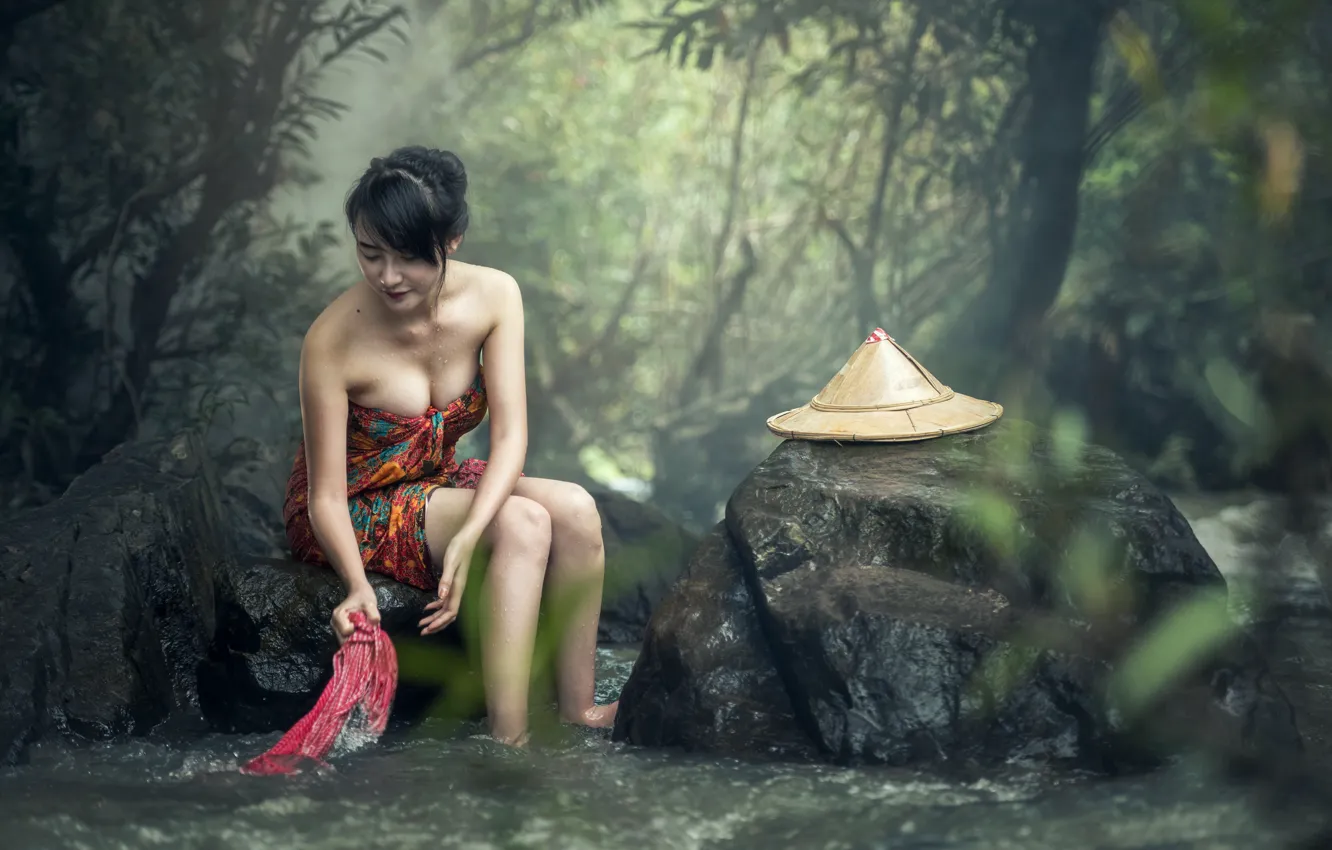 Фото обои большая грудь, валуны, стирка, big breasts, asian beauty, washing, bare shoulders, потоки воды