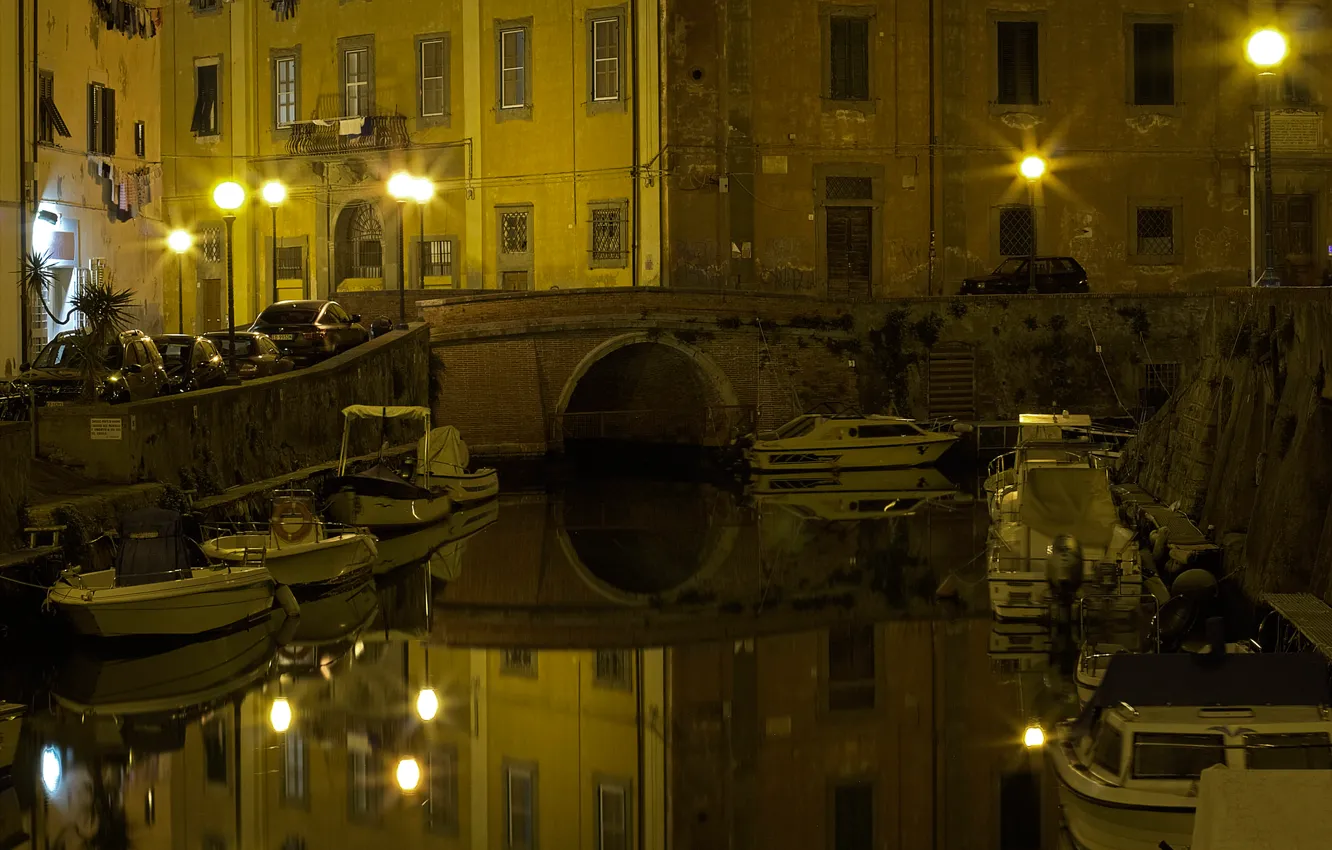 Фото обои ночь, мост, огни, лодка, дома, фонари, Тоскана, Ливорно