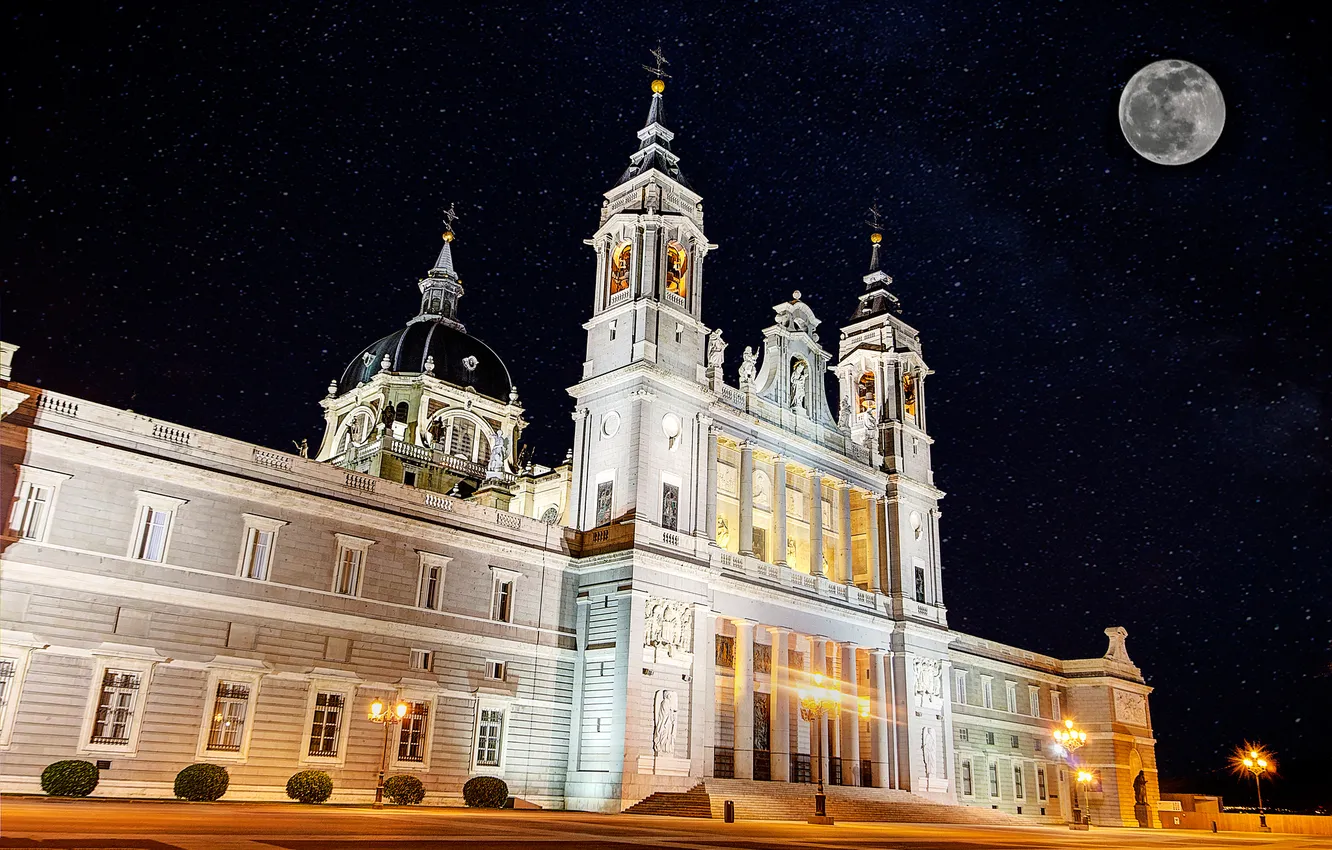 Фото обои ночь, огни, луна, собор, Испания, Мадрид, Санта-Мария-де-ла-Альмудена