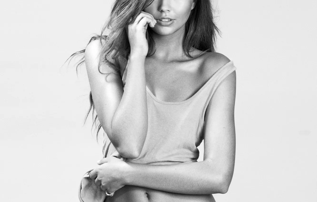 Фото обои девушка, джинсы, майка, Sandra Kubicka