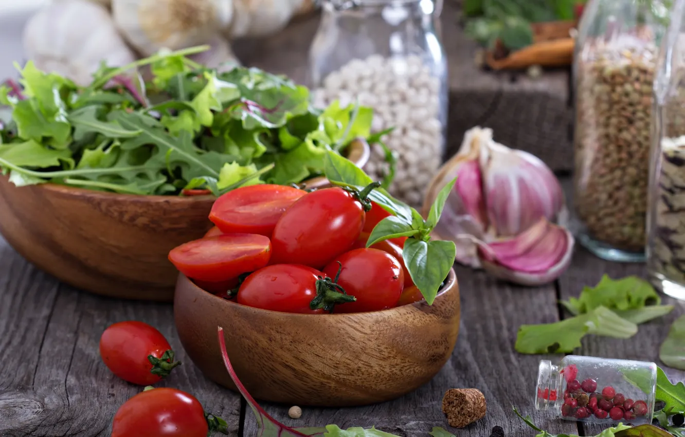 Фото обои Помидоры, листья салата, lettuce, Tomatoes, фасоли и риса, на деревянном столе, on the wooden table, …