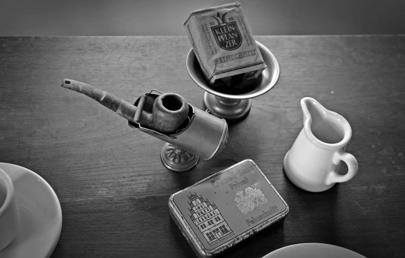 Фото обои smoking, old, cigarette, black and white, brand, hand, break, illustration