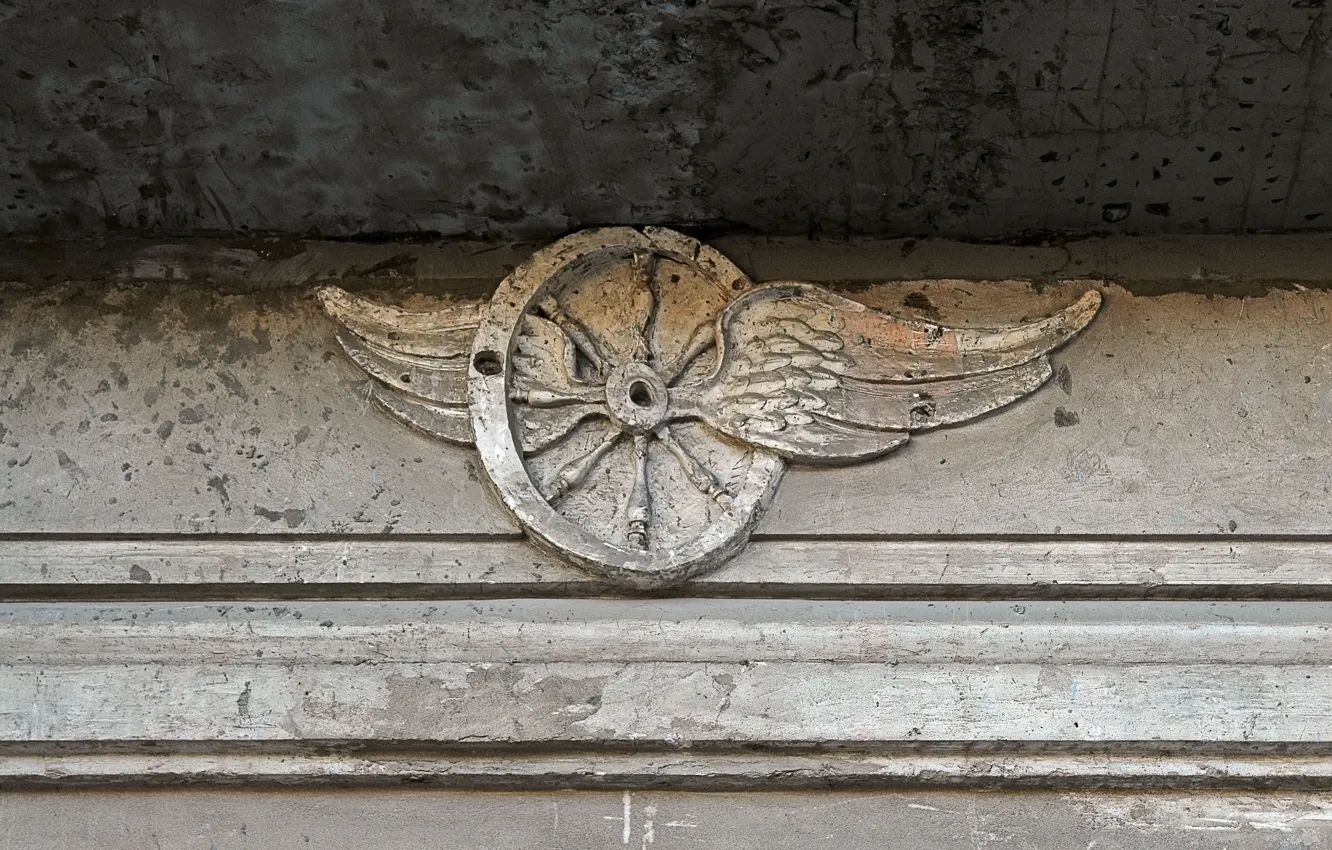Фото обои линии, старина, знак, здание, крылья, тень, колесо, разруха