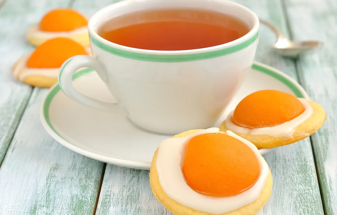 Фото обои чай, чашка, абрикос, крем, блюдце, печенье-яичница, пасхальное печенье