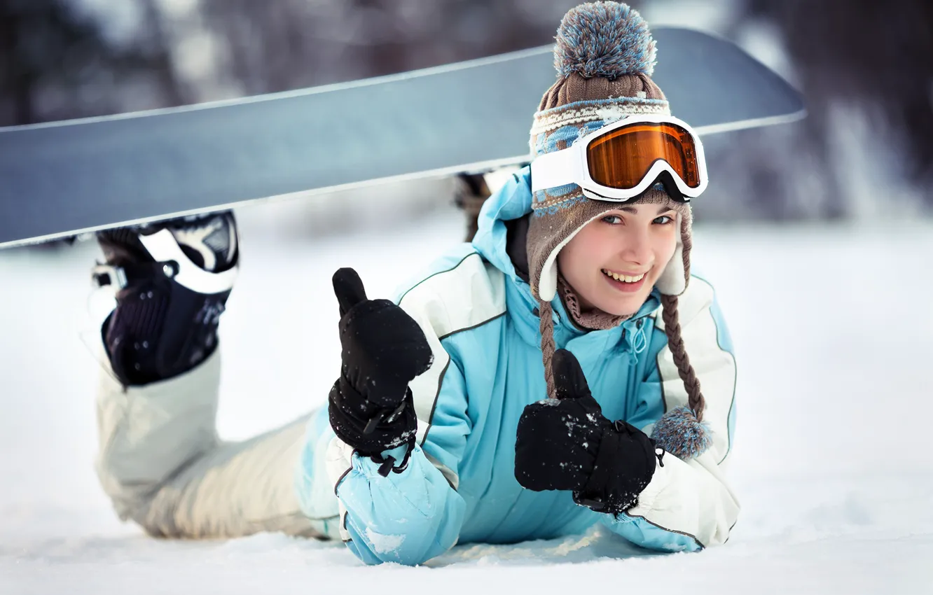 Фото обои зима, снег, радость, улыбка, сноуборд, шапка, девочка