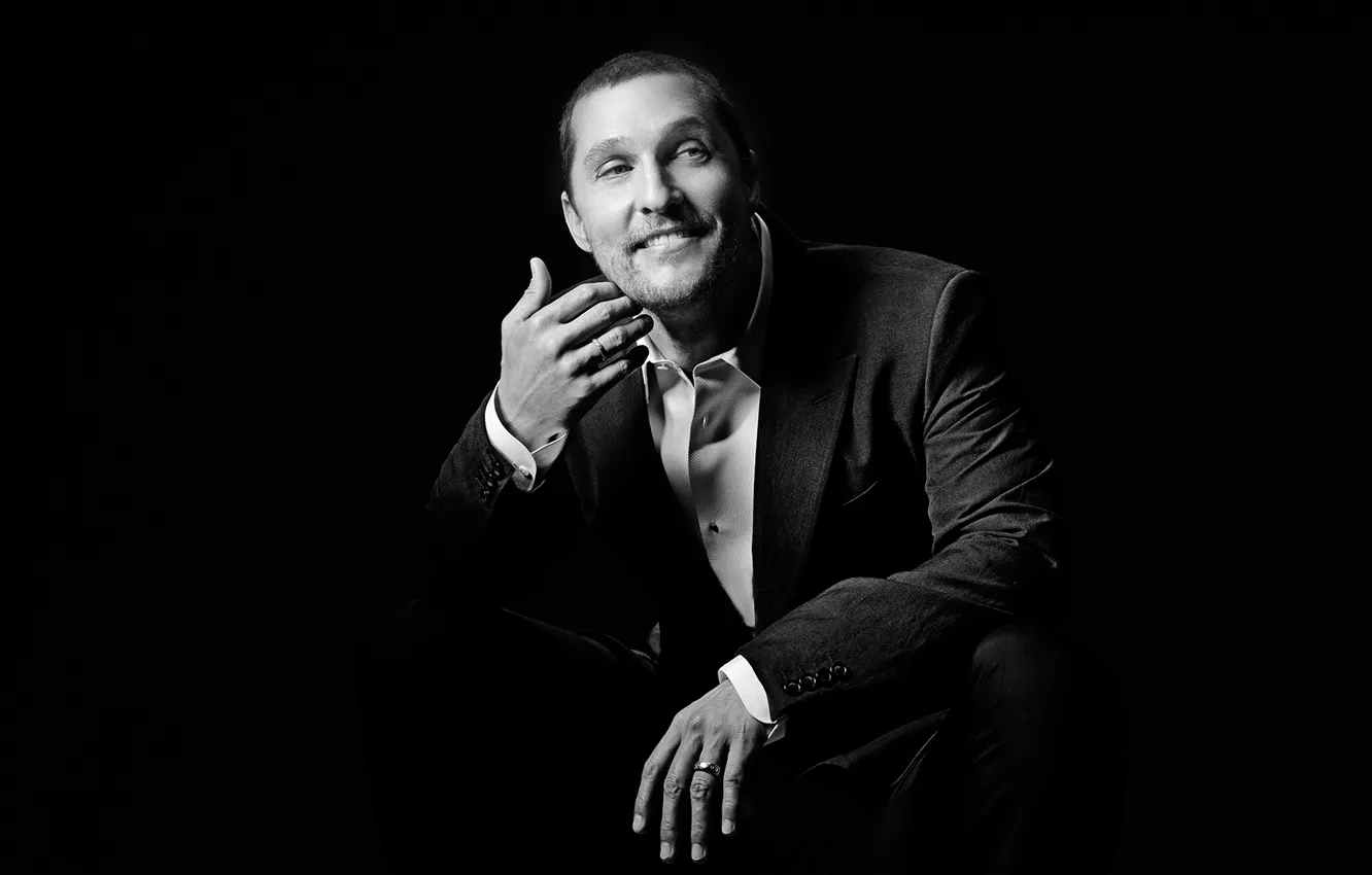 Фото обои фото, фотограф, костюм, актер, черно-белое, черный фон, 2015, Matthew McConaughey
