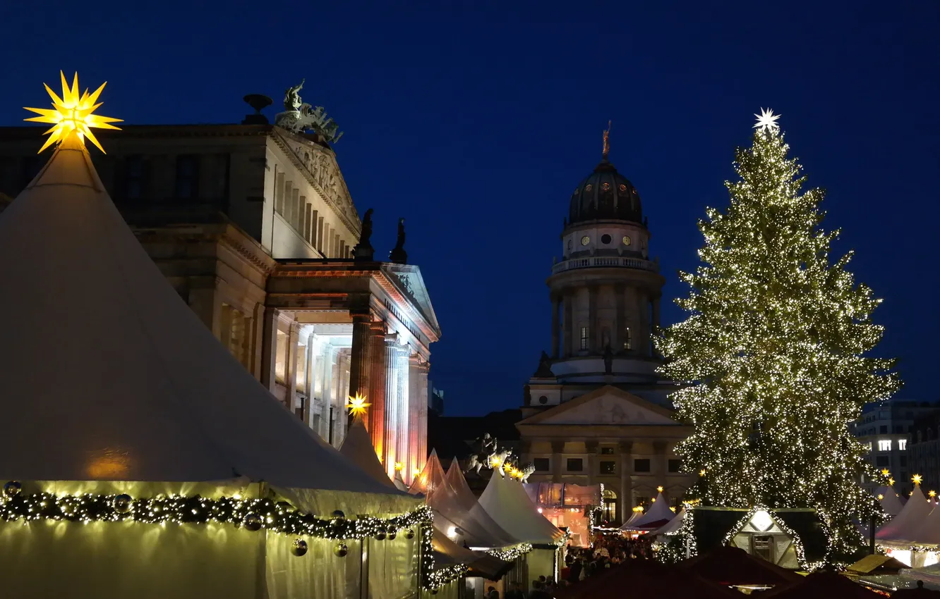 Фото обои Германия, площадь, Рождество, Берлин, ярмарка, Жандарменмаркт, Концертный дом, Французский собор