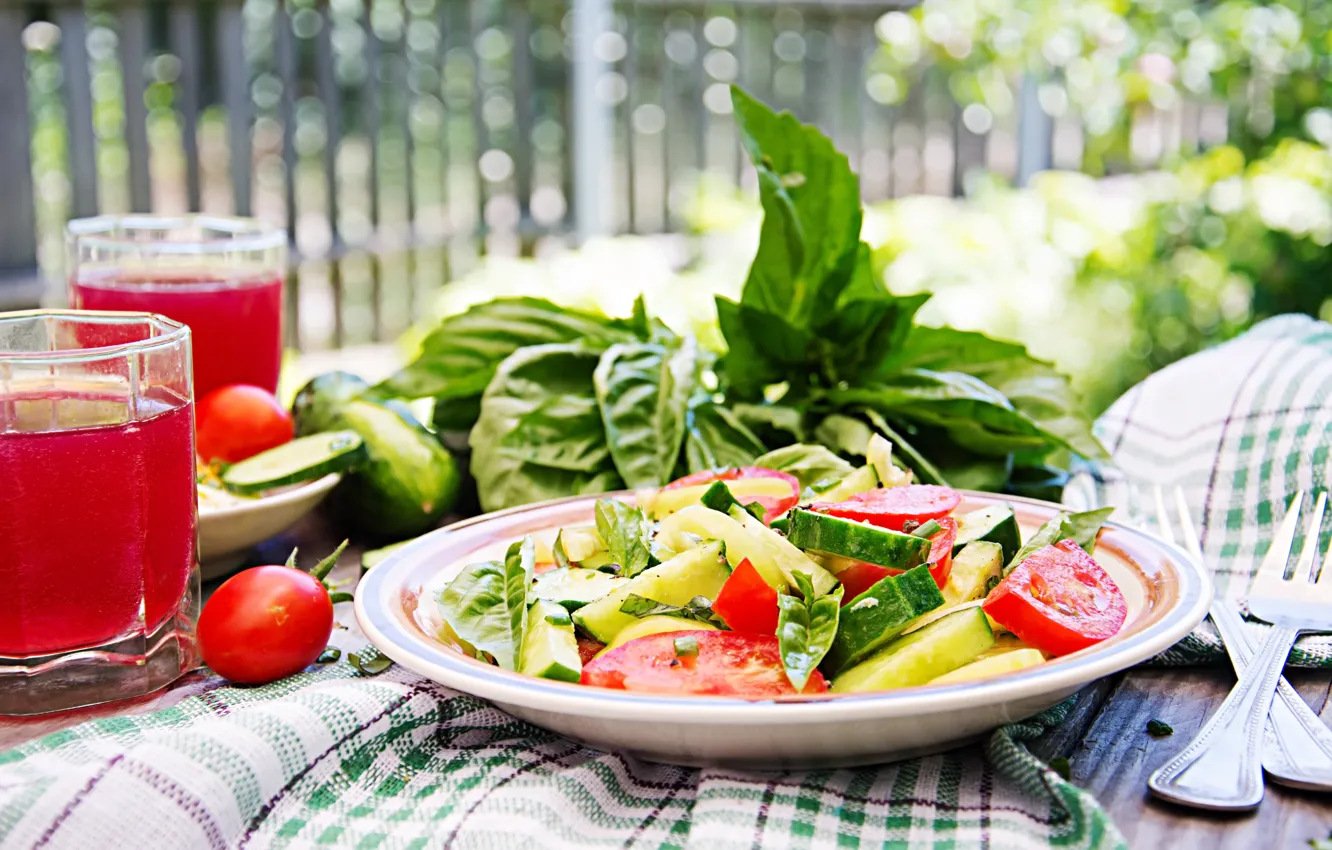 Фото обои овощи, помидоры, огурцы, салат, базилик