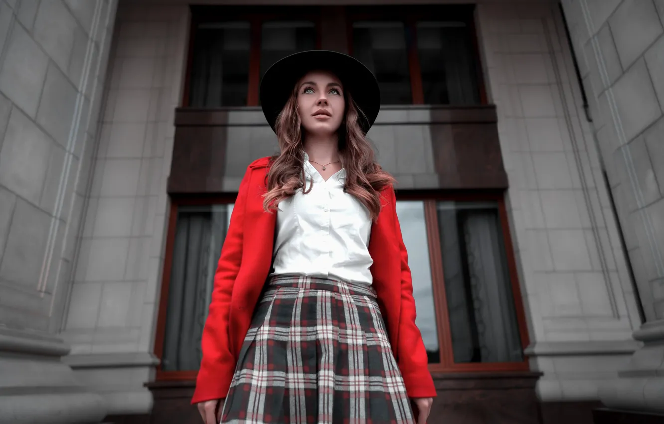 Фото обои girl, Model, hat, photo, blue eyes, lips, coat, necklace