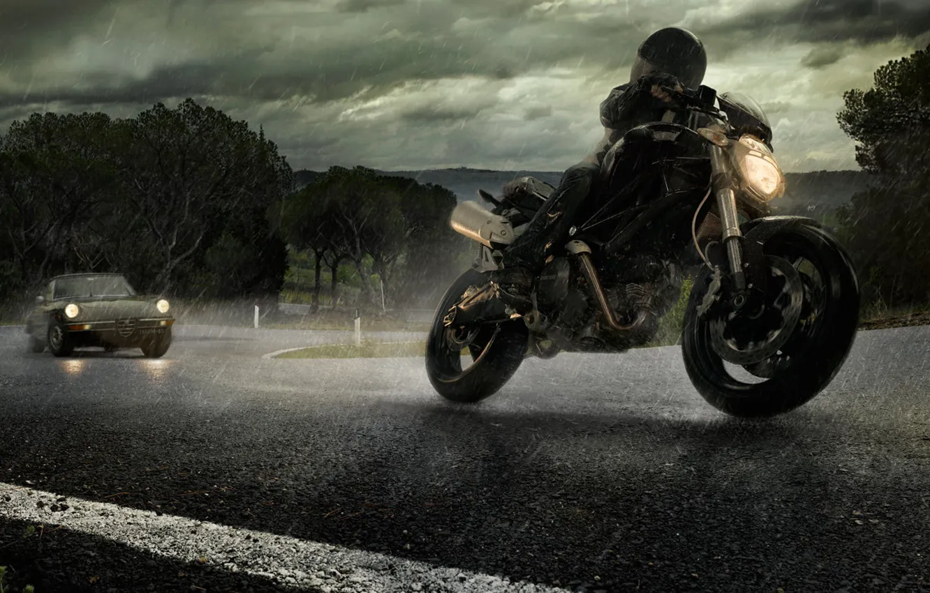 Фото обои дорога, дождь, мотоцикл, автомобиль, alfa romeo, ducati