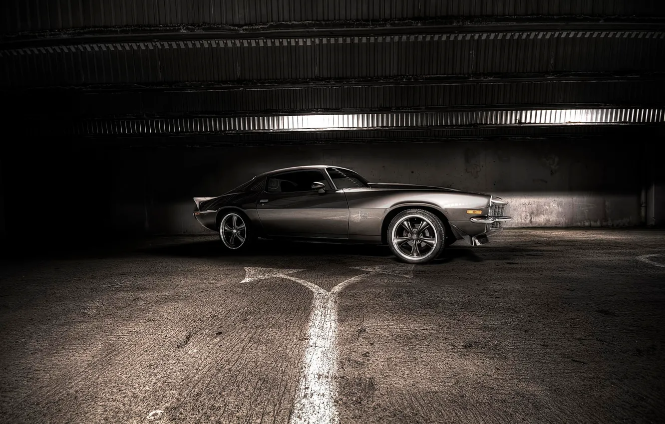 Фото обои свет, серый, Chevrolet, Camaro, тёмно